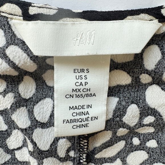 H&M Maxi Dress Animal Print Long Sleeve Slit V Neck Ruched Black Tan Crepe Sz S - Picture 4 of 13